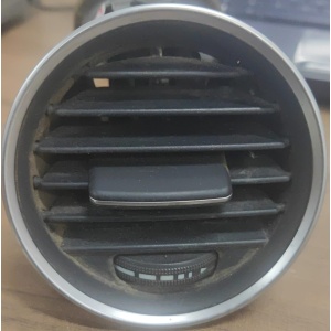 DIFUSOR AR ESQUERDO PAINEL MB C180 A2048306354 (USADO)