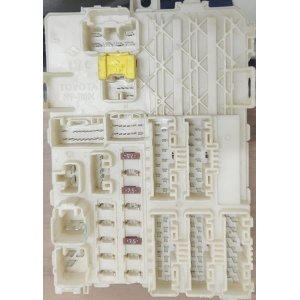 CAIXA FUSIVEL INTERNA TOYOTA HILUX (USADO)