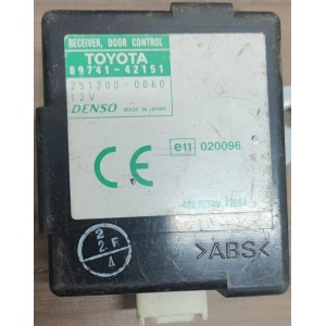 MODULO CONTROLE PORTA TOYOTA RAV4 89741-42151 (USADO)